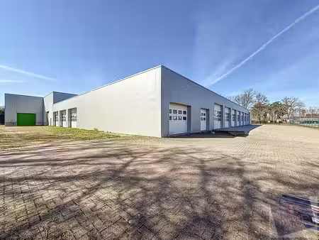 veelzijdig bedrijfscomplex op een perceel van 9.985 m² in bocholt