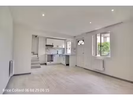 60180 nogent sur oise maison de ville 1 chambre et bureau  intégralement rénovée