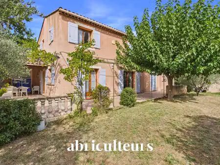 puyloubier - maison 5 pièces de 110 m² au calme absolu avec piscine