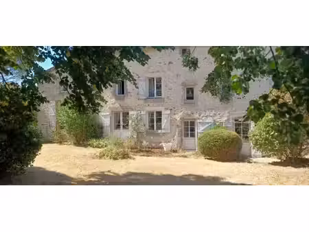 grande maison de famille  dépendances et jardin