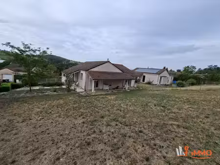 saint-galmier – maison 82 m²  terrain 680 m² et très grand