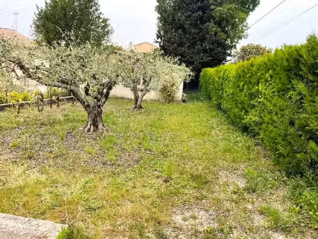 vends terrain constructible et viabilisé de 521 m². villevieille. 30250