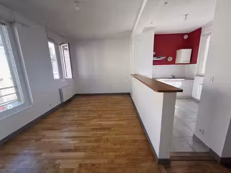 laval  rue de la paix un duplex de type 3
