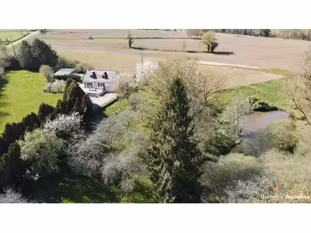 maison sans voisins avec étang à 8 kms de mayenne