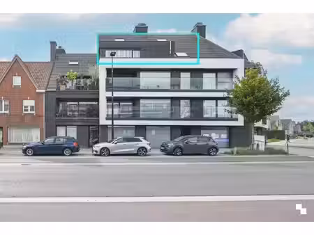 zeer ruim appartement in het centrum van oostrozebeke