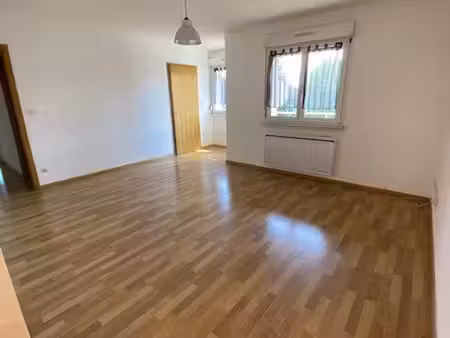 f2 avec balcon et garage