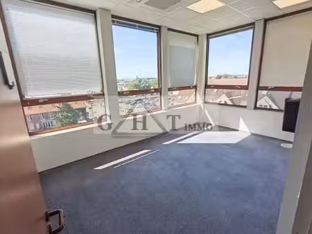 bureau de 103 m² a la location a le plessis-belleville ;
