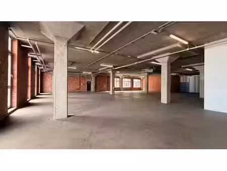 magazijn met mogelijkheid tot kantoren te huur aan de noorderlaan in antwerpen