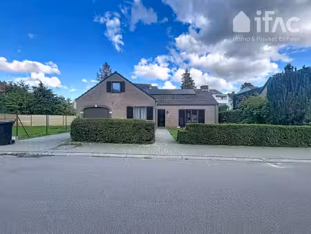 leuk gelegen 3 slaapkamer woning met zonnepanelen