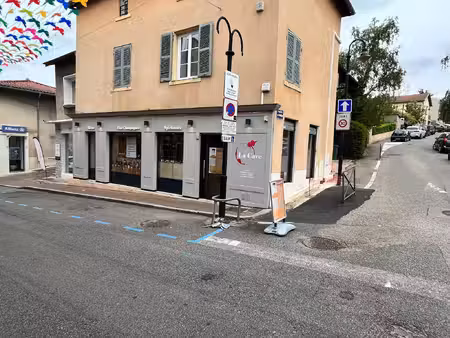 location local commercial 85m² st priest 69800