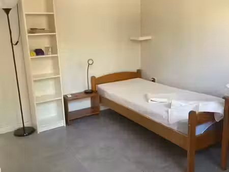 location appartement 1 pièce 18 m² à vitrolles (13127)