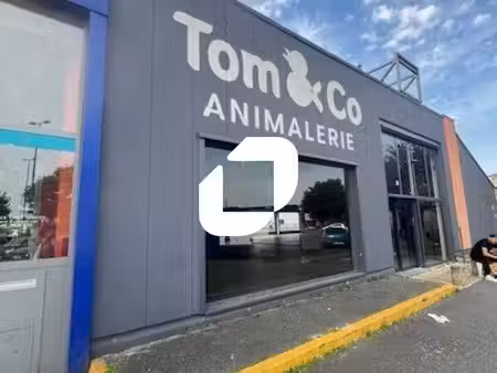 location commerce pontault combault 77340 628m²