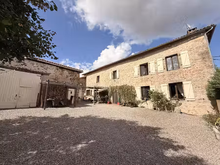 ancien presbytère du xviiie siècle avec grange  piscine chauffée et jardins privés