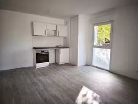 location appartement 2 pièces à quimper (29000) : à louer 2 pièces / 45m² quimper