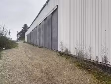 vente local industriel 2 pièces à laval-en-brie