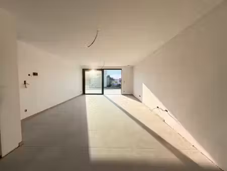 zeer ruim 1 (+1)-slaapkamerappartement (ben) op de eerste verdieping met uitzonderlijk zui