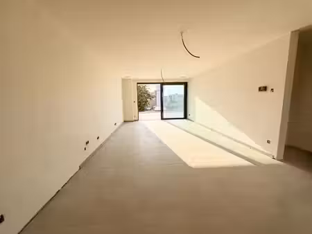 zeer ruim 1 (+1)-slaapkamerappartement op de eerste verdieping met zuidgericht terras van 