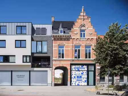 sint-amandsberg – kwalitatief handelshuis met handelsruimte en woning met terras  op fiets