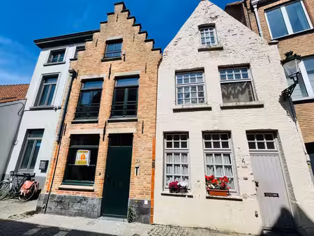 brugge centrum  in charmante rustige straat  nette karaktervolle knusse stadswoning met pa