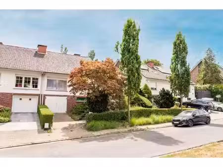 op te frissen 3-gevel woning met 3 slpk te halle