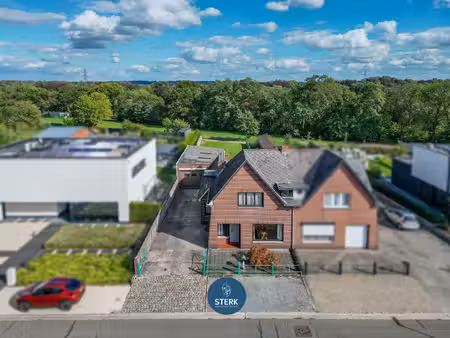 gezinswoning met veel potentieel op een geliefde locatie te neerharen !