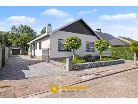 verkocht - open bebouwing met 3 slaapkamers  garage en ruime tuin te koop in zelzate