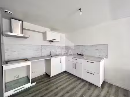 appartement 3 pièces 51 m² à louer saint-cannat 13760 ? | era immobilier