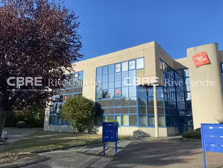 location local professionnel 82m² hoenheim 67800