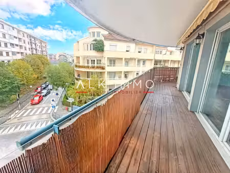 t5 + terrasse + parking prive + cave + garage possible