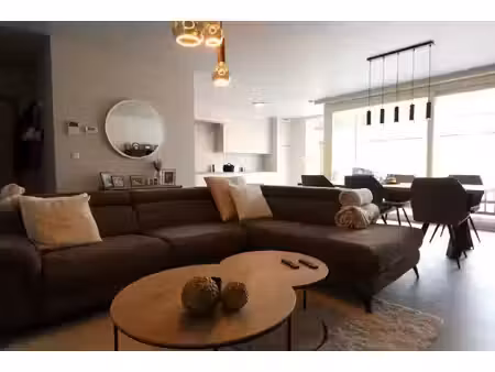 gelijkvloers appartement met aanpalende garage & terras