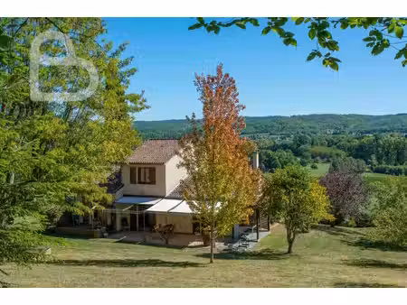maison avec vue dégagée  proche du village