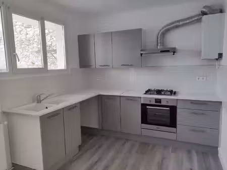 location appartement 3 pièces 70m² sete 34200