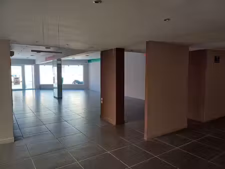 location local commercial 2 pièces  143.02m²  sète