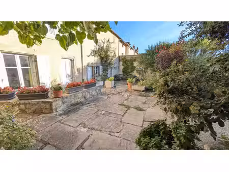 demeure de caractère de 300m2 au coeur d'aigueperse 6 chambr