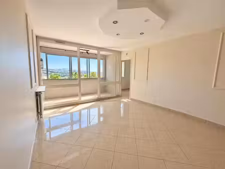 location appartement 4 pièces 82 m² à saint-étienne (42000)