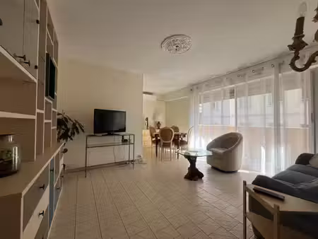 location appartement 3 pièces 70m² toulon 83000