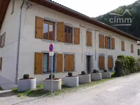 location gresivaudan tencin : appartement t1 bis avec remise exterieure