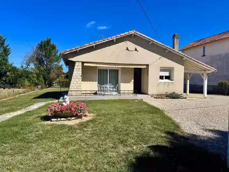 maison rénovée avec deux garages à bias