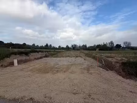 terrain de 1705 m² entièrement viabilisé