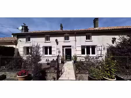 maison avec jardin et terrasse la chapelle-baton (86)