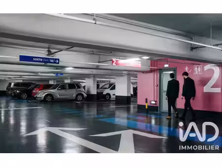 parking à paris (75008)