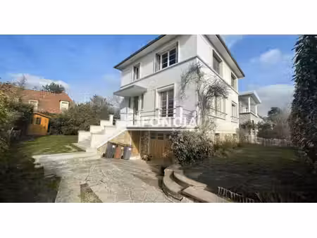 maison de luxe à louer dans le quartier ouest