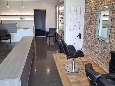 local commercial 100m²  idéal salon de coiffure/esthétique