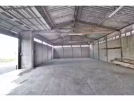 entrepôt de 120m²