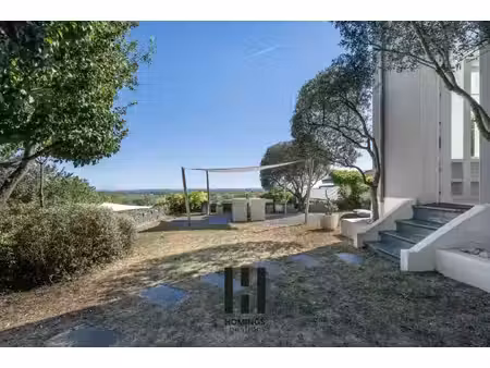 maison de luxe à louer à neyron