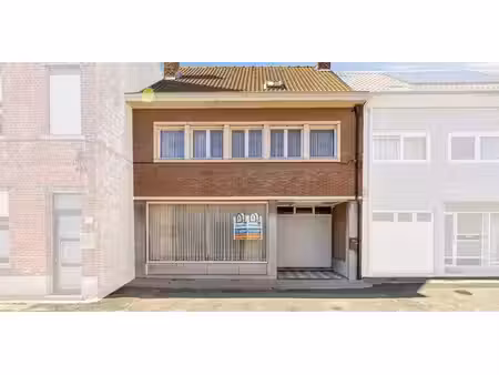 goed onderhouden  robuuste woning met garage