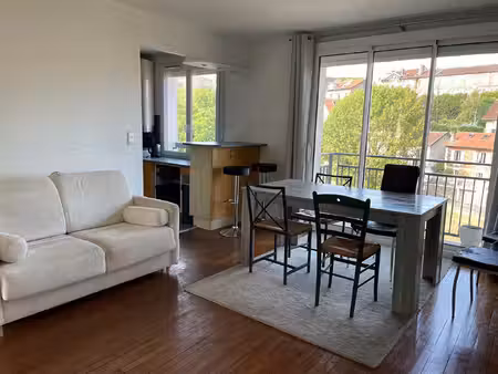 3 pièces meublé   à proximité immédiate de la gare meudon val fleury.