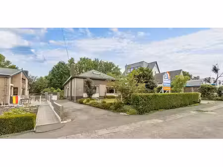 ruime bungalow met uitzonderlijk potentieel op toplocatie