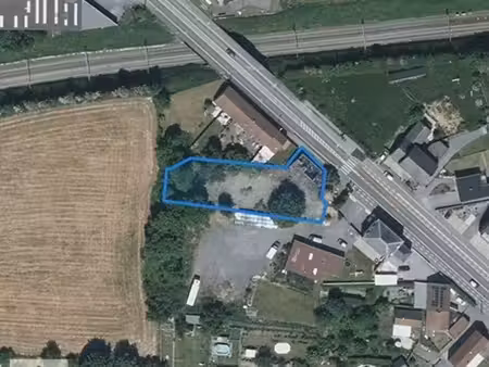 terrain d'une superficie de 14 a 60 ca ! belle visibilité !