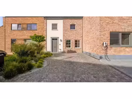 moderne en comfortabele gezinswoning met 3 slaapkamers op rustige locatie in gijzenzele